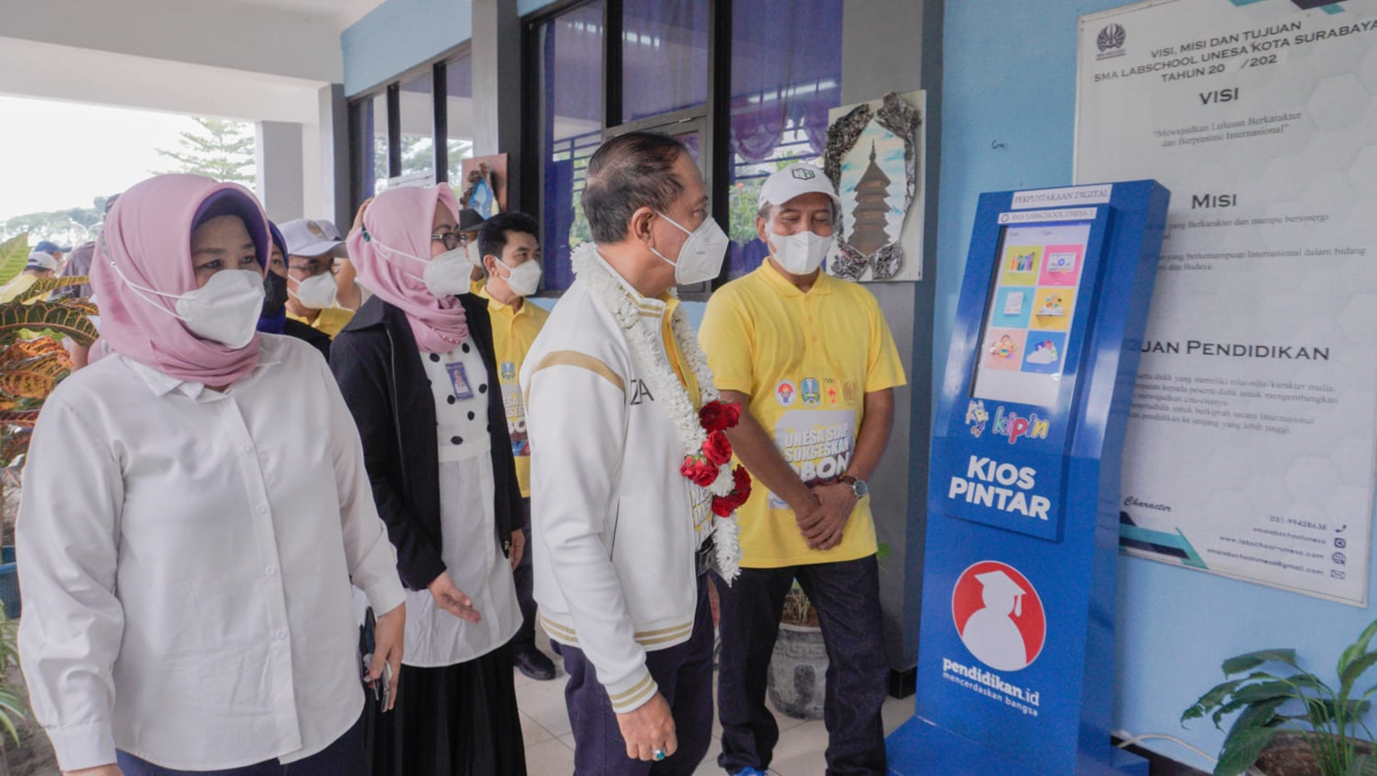 Kunjungan ke Labschool, Menpora Coba Kipin ATM